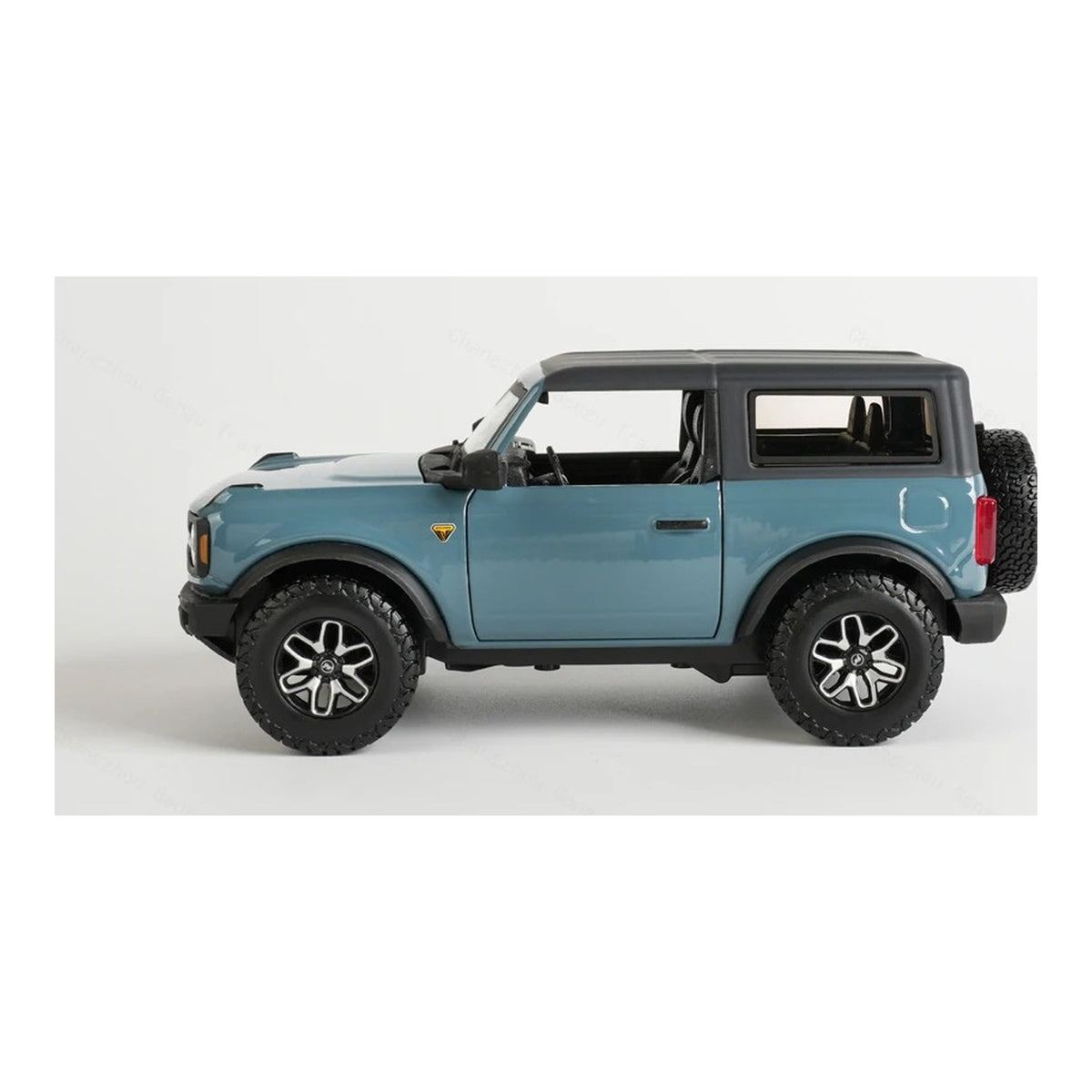 1:24 2021 Ford Bronco Badlands diecast model - blue view