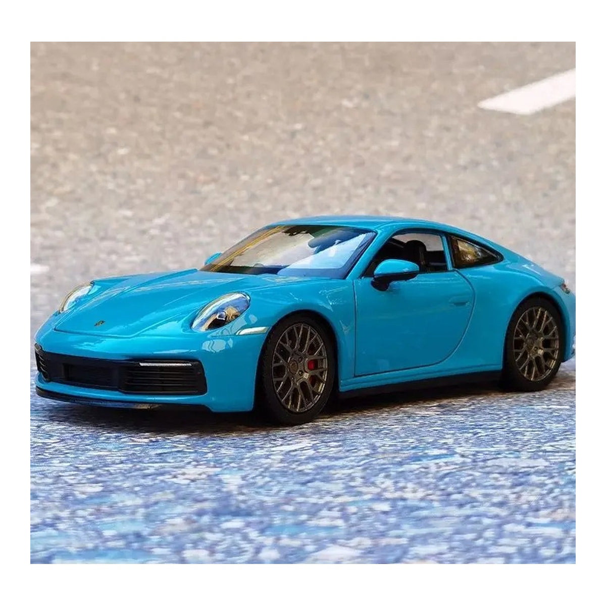 1:24 Porsche 911 Carrera 4S diecast model - blue view