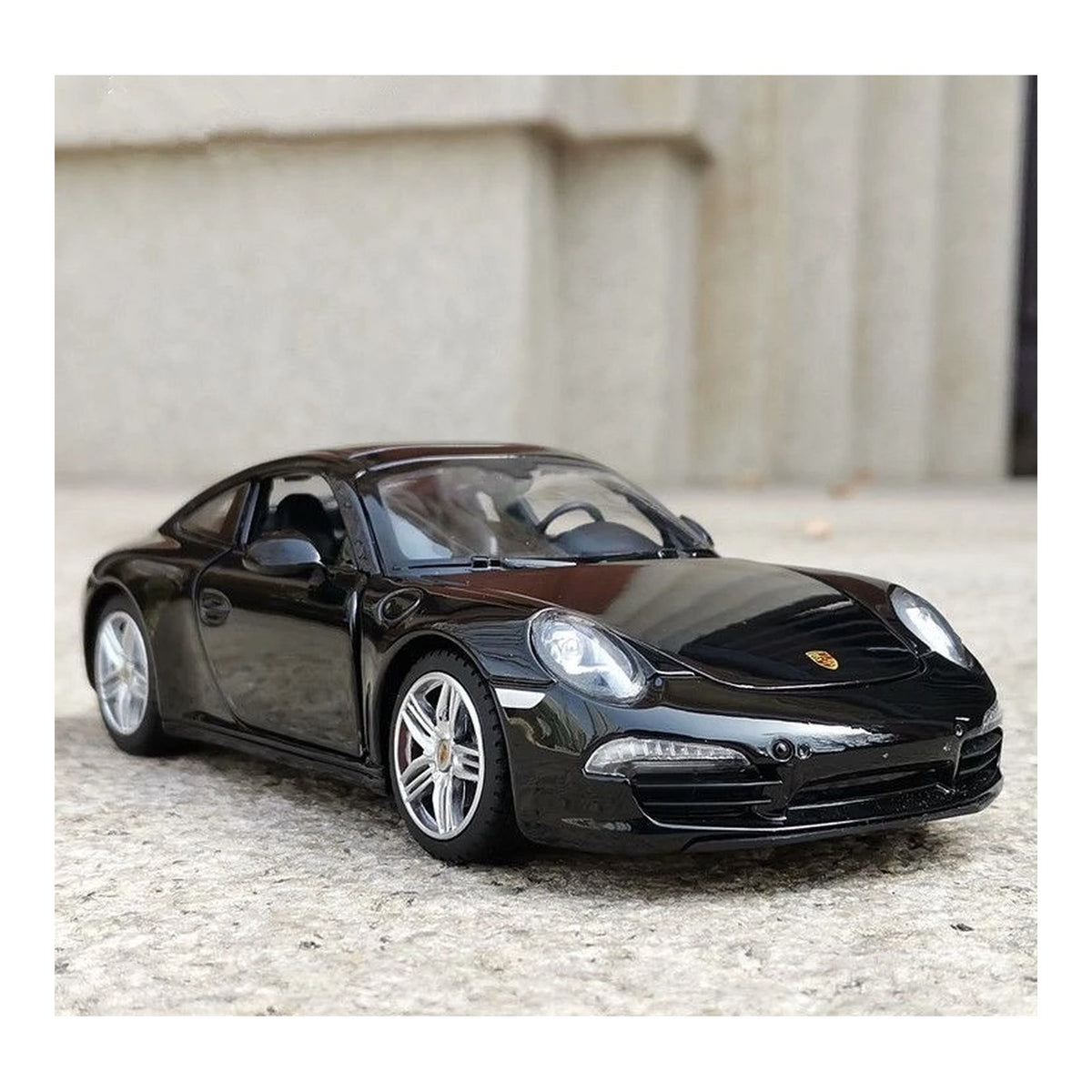 1:24 Porsche 911 Carrera (991) diecast model - black view