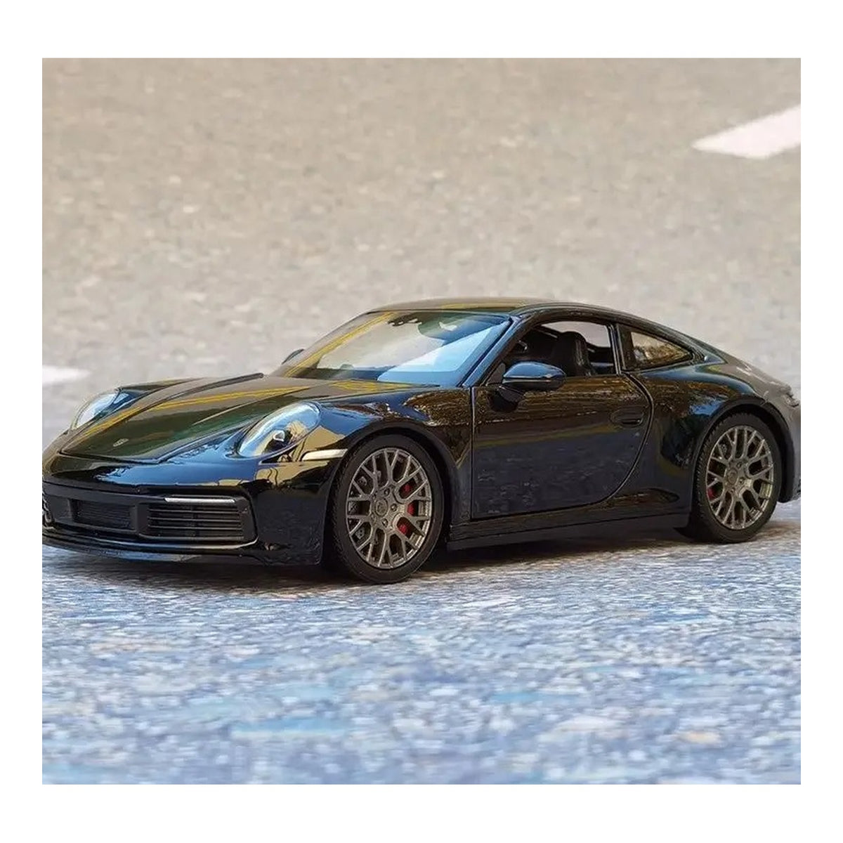1:24 Porsche 911 Carrera 4S diecast model - black view