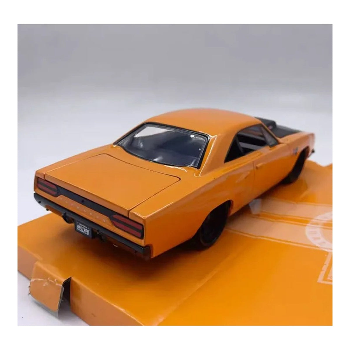 1:24 1970 Plymouth Road Runner diecast model - detail view