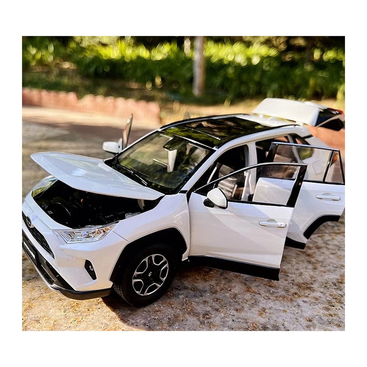 1:24 Toyota RAV4 diecast model - white opening view