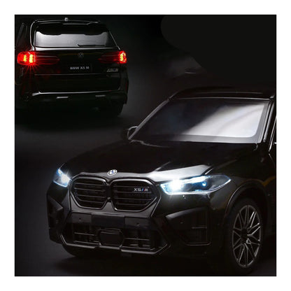 1:24 BMW X5 M diecast model - lights view
