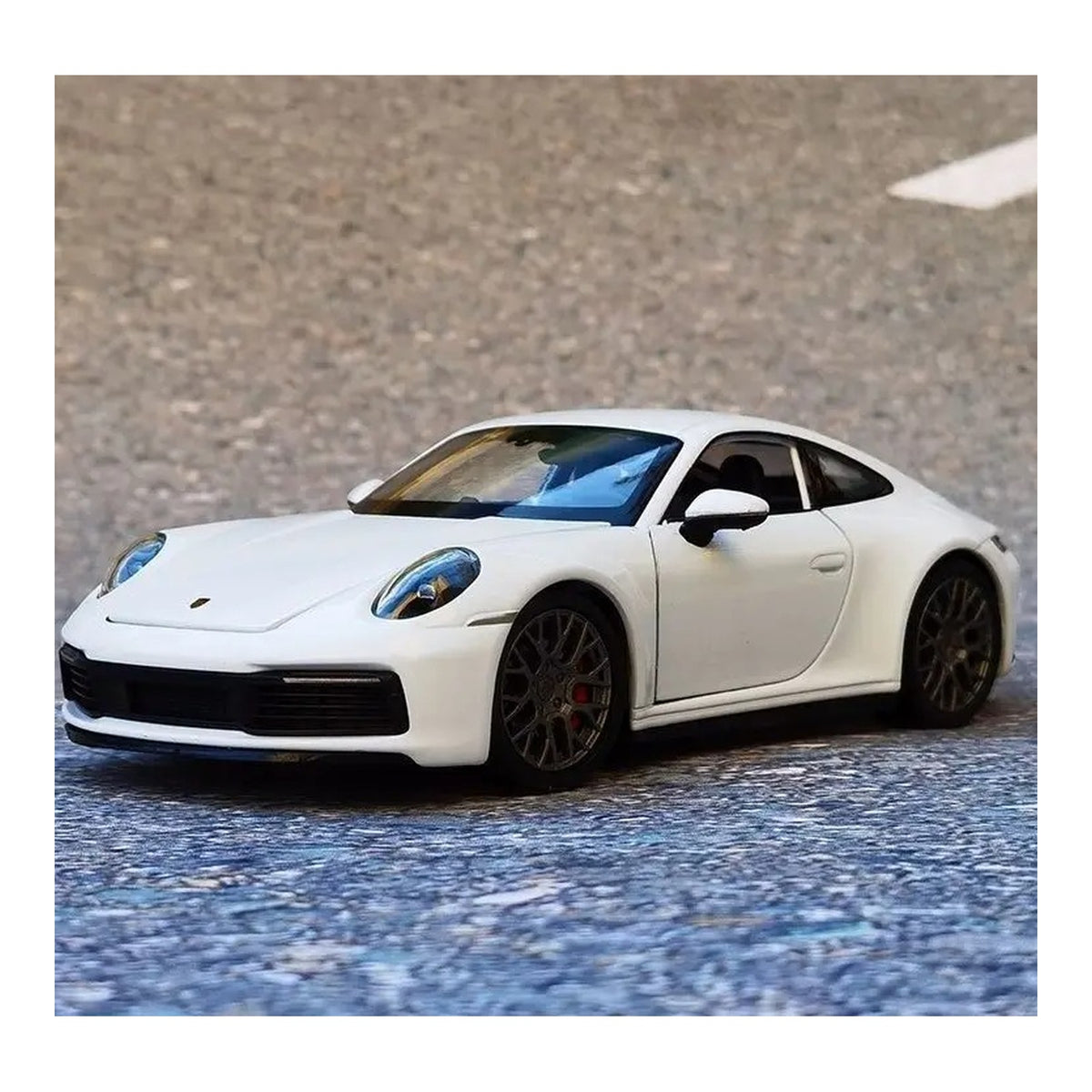 1:24 Porsche 911 Carrera 4S diecast model - white view