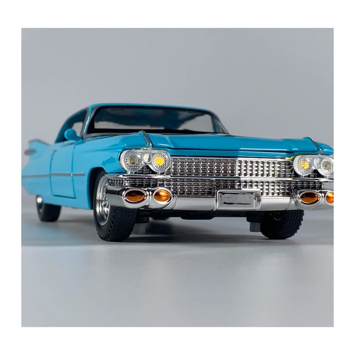 1:24 1959 Cadillac Eldorado Biarritz diecast model - blue front view