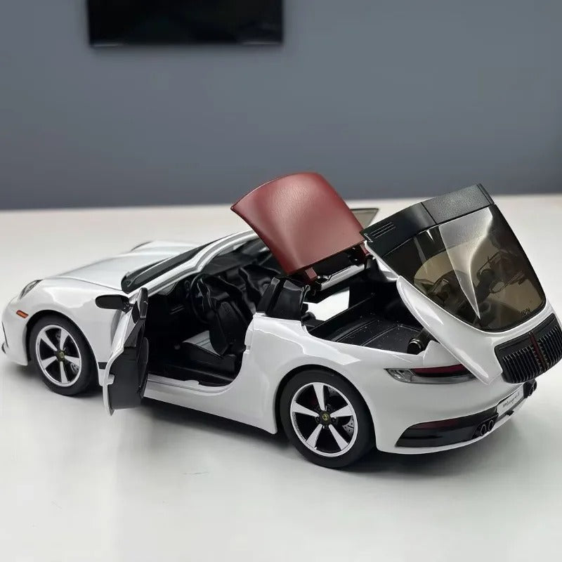 1:32 Porsche 911 Targa Diecast Model - details