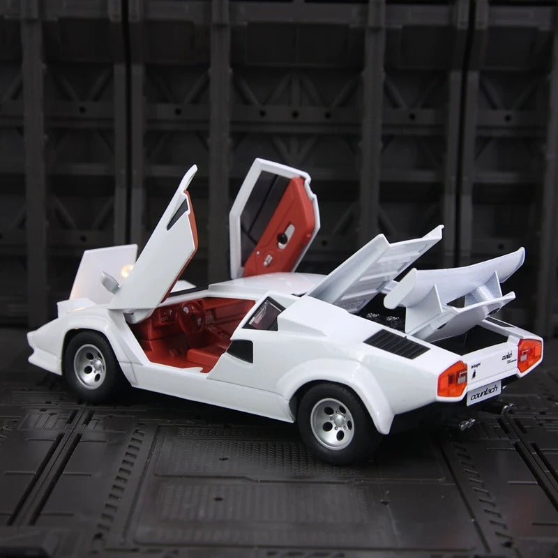 1:24 Lamborghini Countach Diecast Model - details