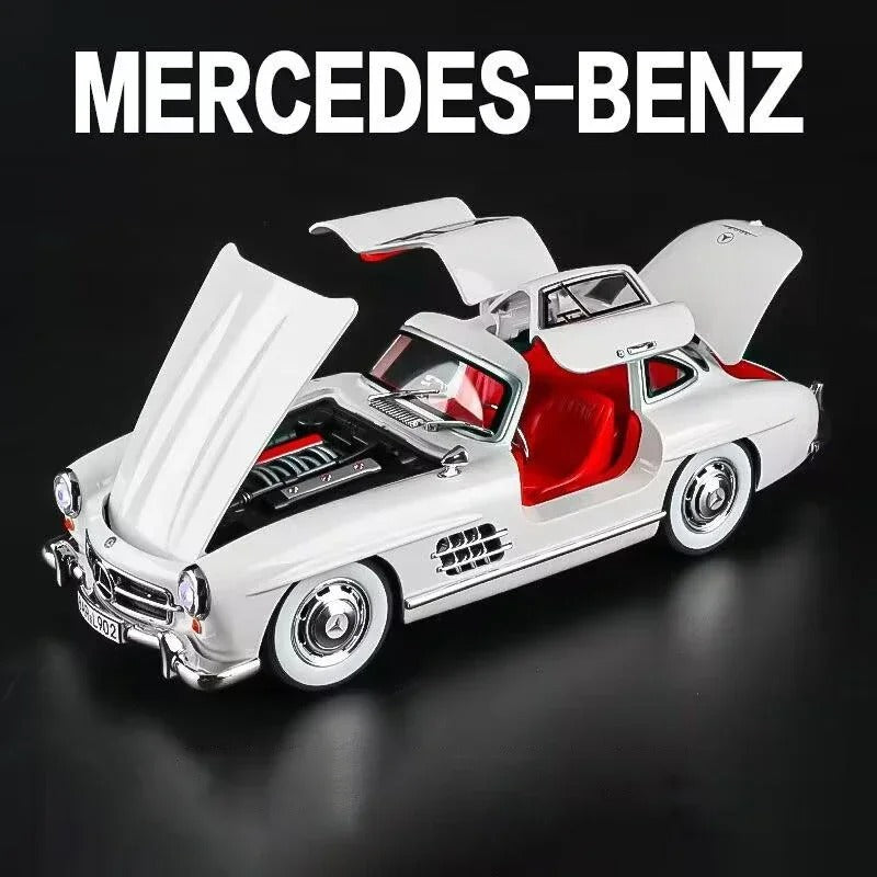 1:24 Mercedes-Benz 300 SL Gullwing Diecast Model - White