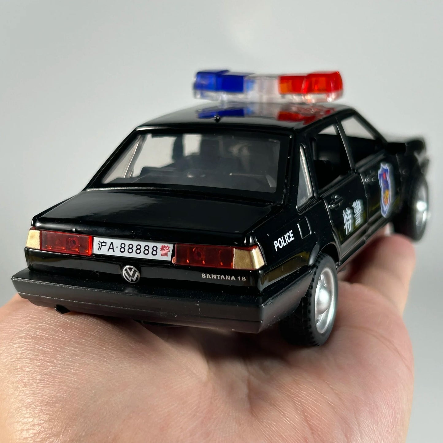 1:32 Volkswagen Santana Police Diecast Model Car image 1