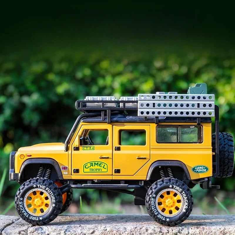 1:28 Land Rover Defender Diecast Model Car with Sound & Lights image 1