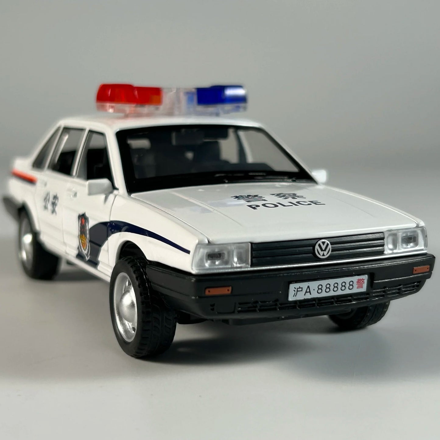 1:32 Volkswagen Santana Police Diecast Model Car image 2