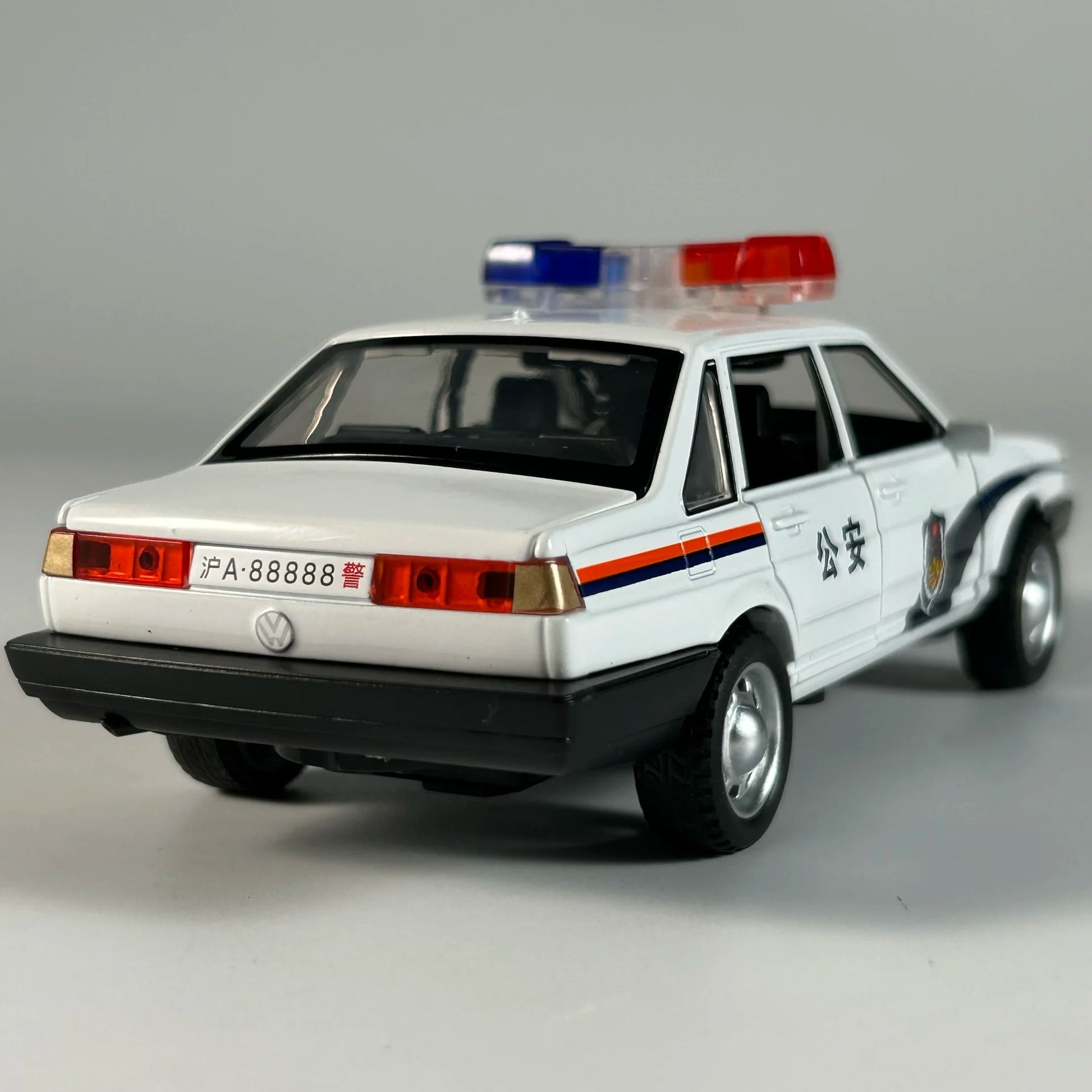 1:32 Volkswagen Santana Police Diecast Model Car image 4